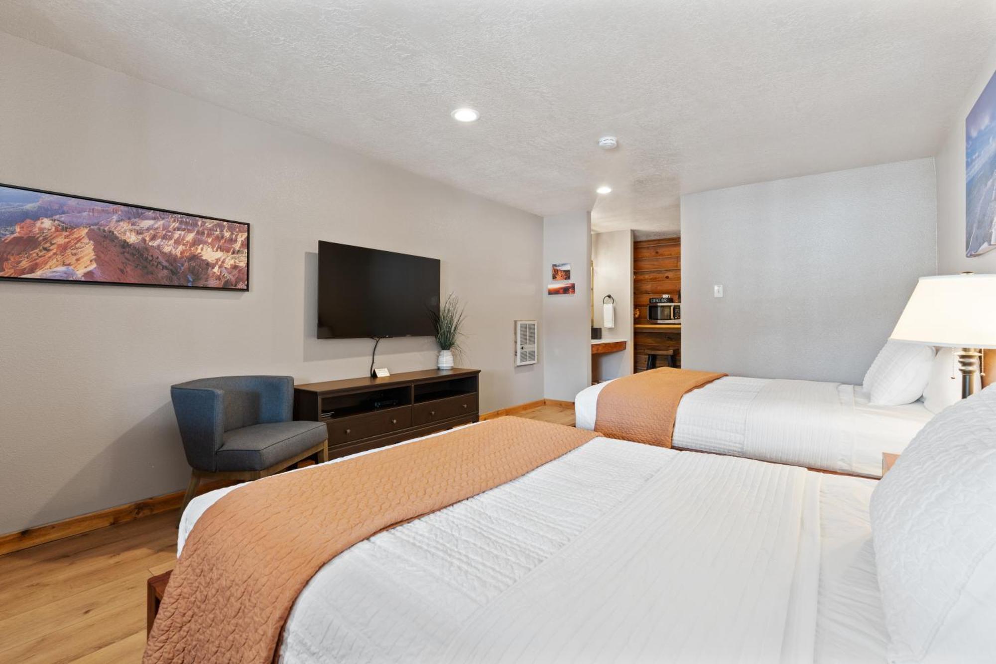 Duck Creek Village Inn Lodge *