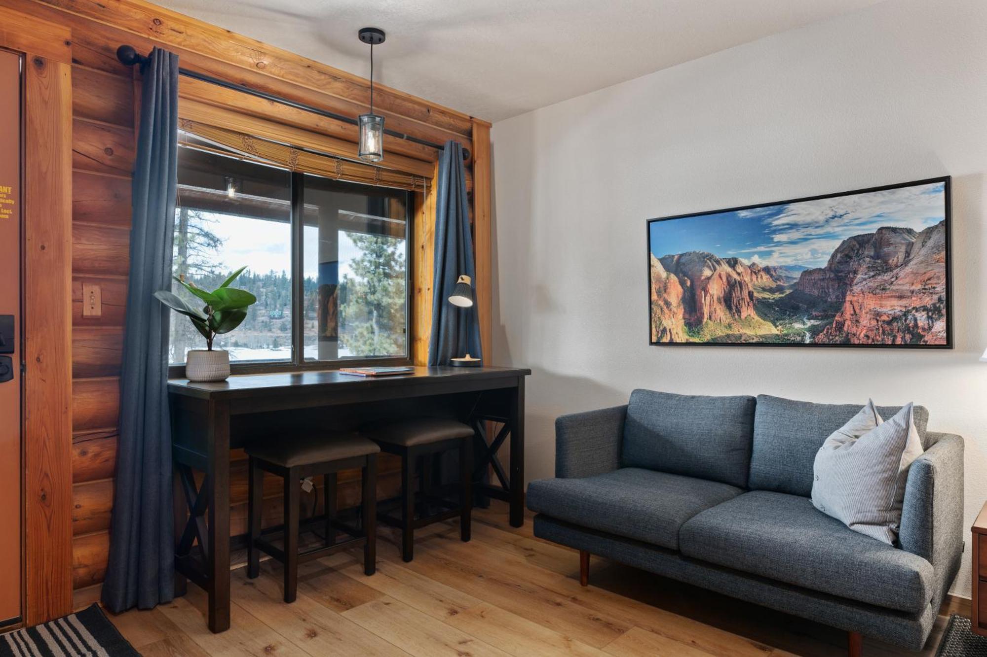Duck Creek Village Inn Lodge